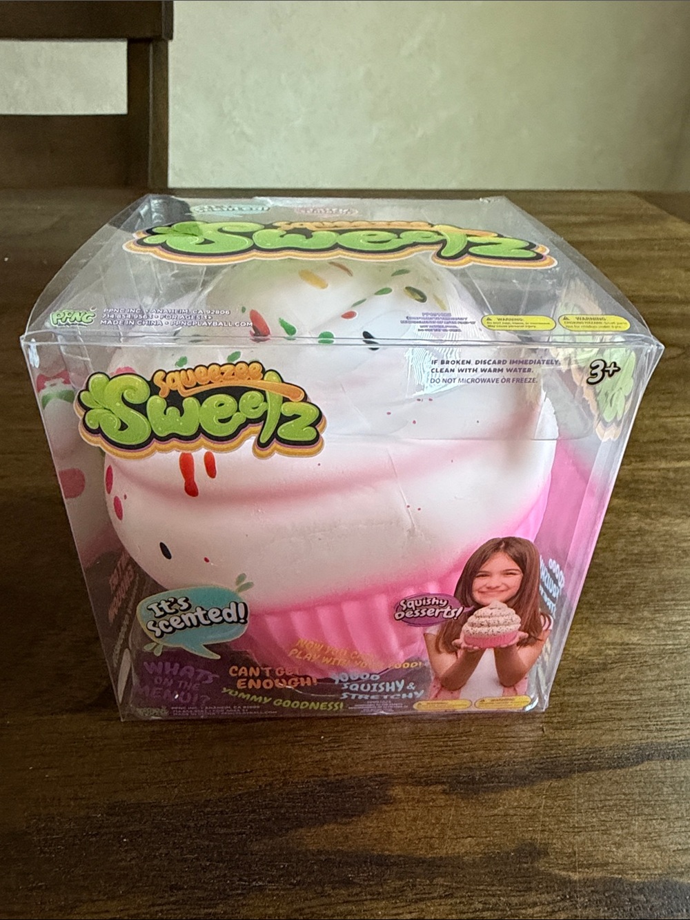 Rare Squish SweeTz Scented Cupcake Squishy - Pink & White
